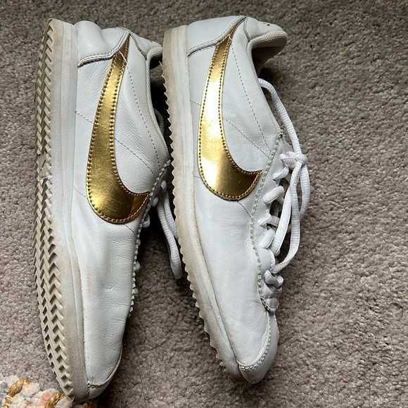 Nike white leather tennis or cheerleading sneakers - Picture 9 of 13